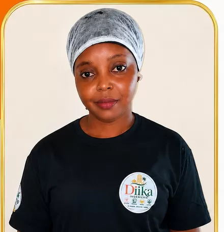 Mme Bintou, agent de propreté et d'hygiène formée par DIIKA, en poste à Abidjan